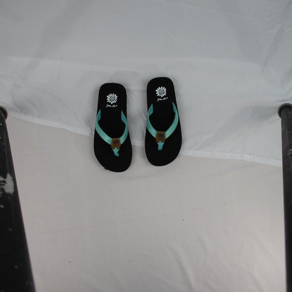 NIB Yellow Box Little Kids Girl's Twirl2 Sandals - Picture 6 of 8